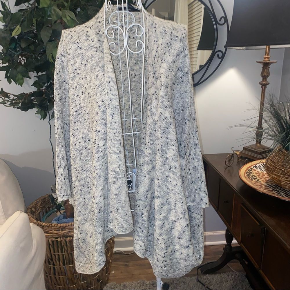 - OversizedSweater cardigan. Cream/Gray with open front.‎